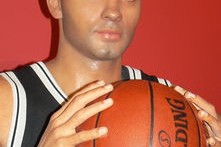 乐动体育APP下载 -詹姆斯迎来七赛季高光表现，雄鹿球迷沸腾！